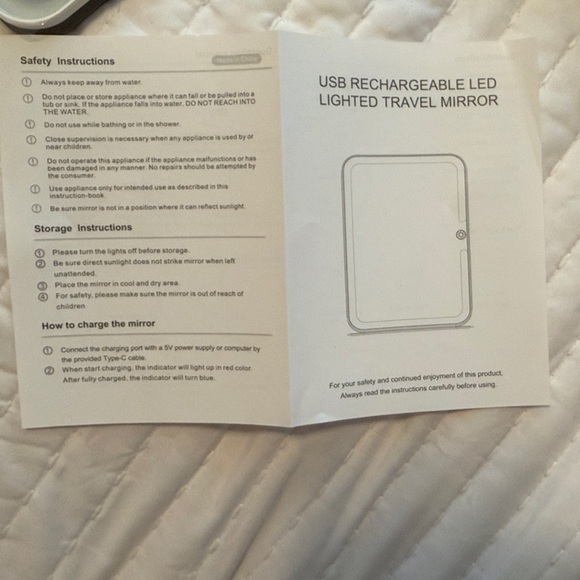 Makeup Junkie Bags MJ
Rechargeable LED Travel Mirror - Picture 13 of 15